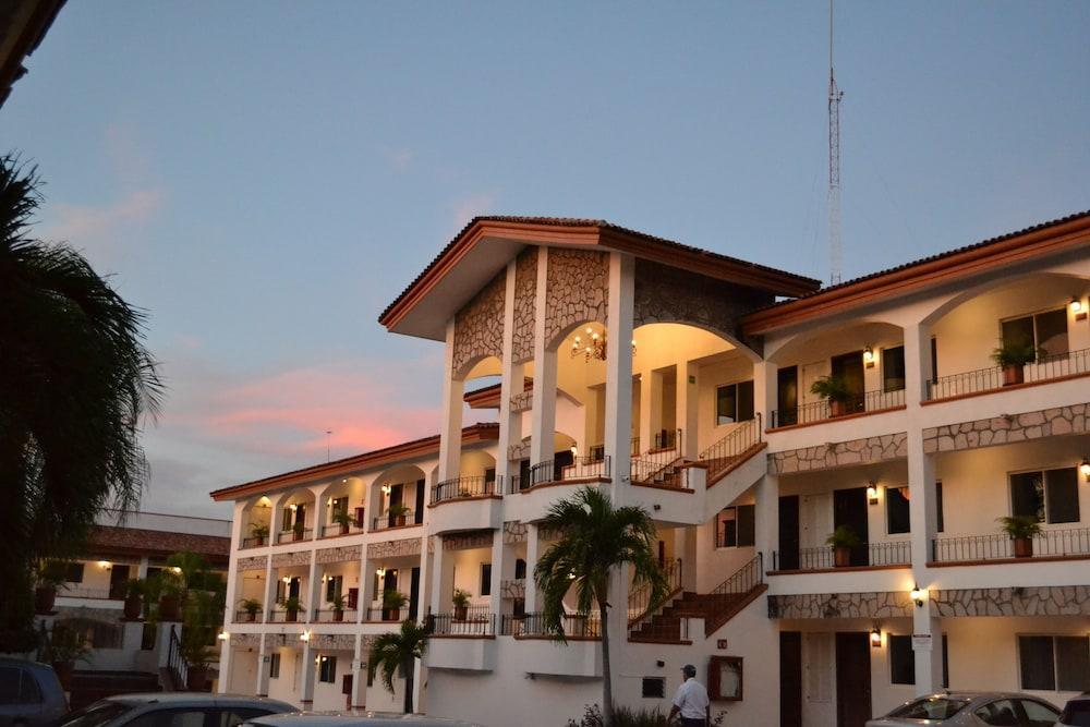Hotel Maria Isabel Colima Extérieur photo