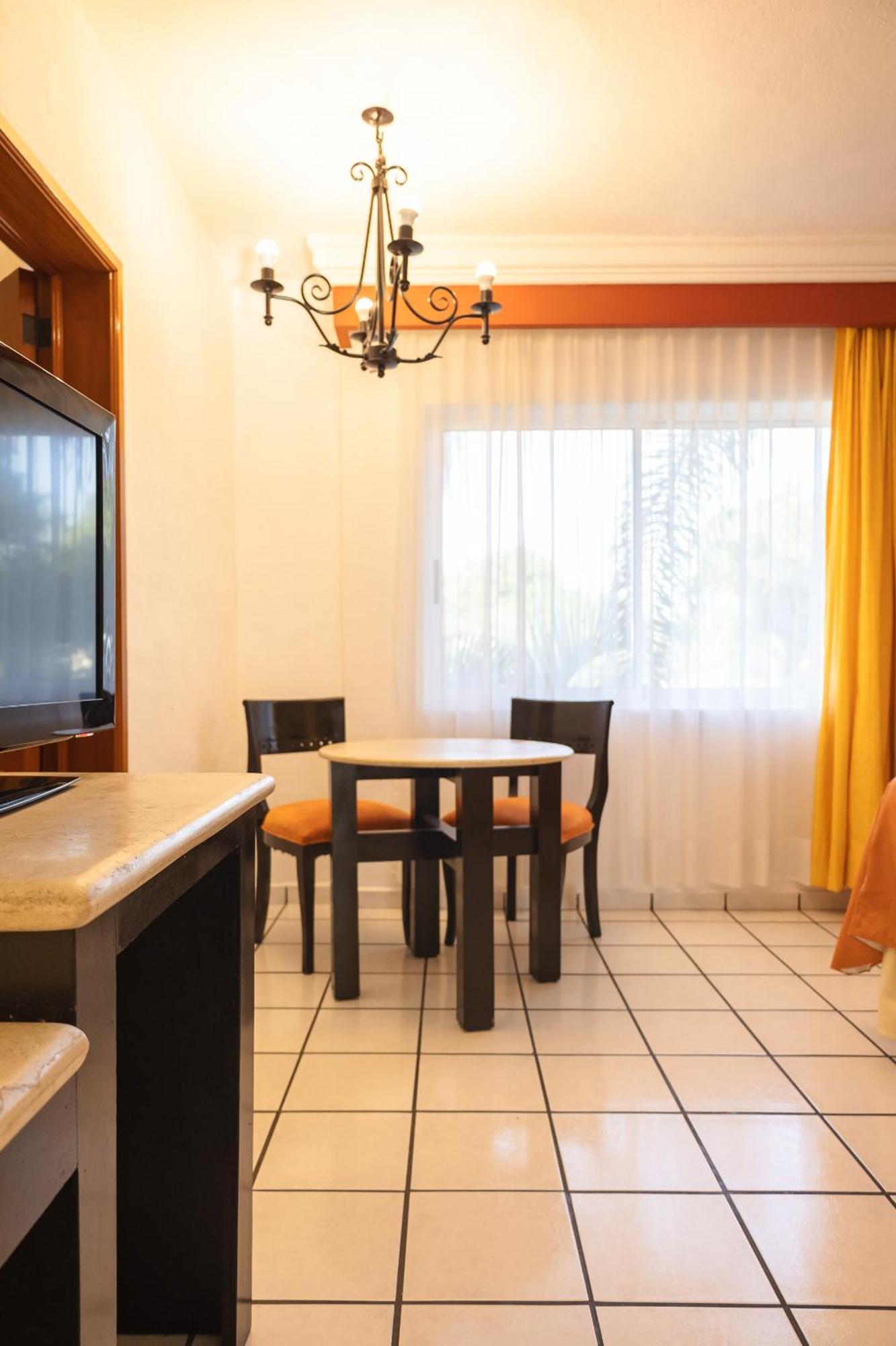 Hotel Maria Isabel Colima Extérieur photo