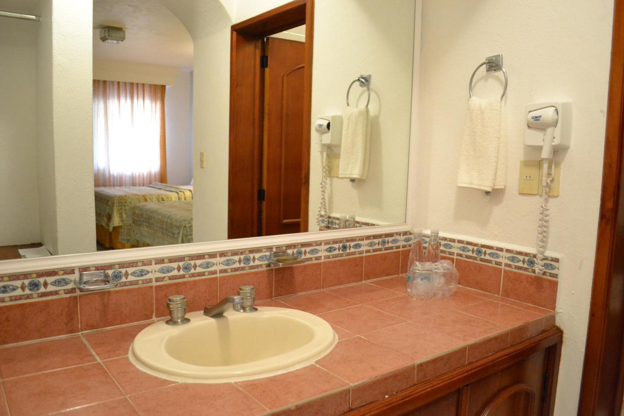 Hotel Maria Isabel Colima Extérieur photo